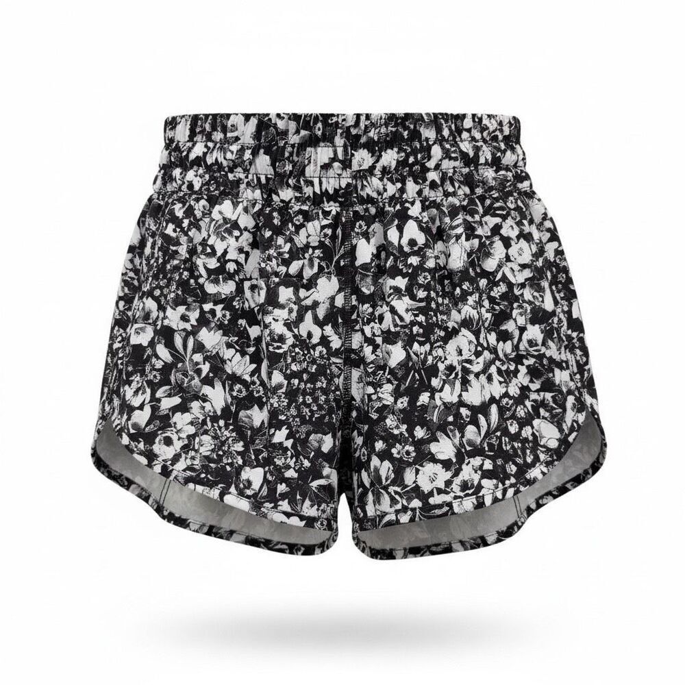 Lululemon Women’s Tracker Short V Size 4 Black and White Floral Print